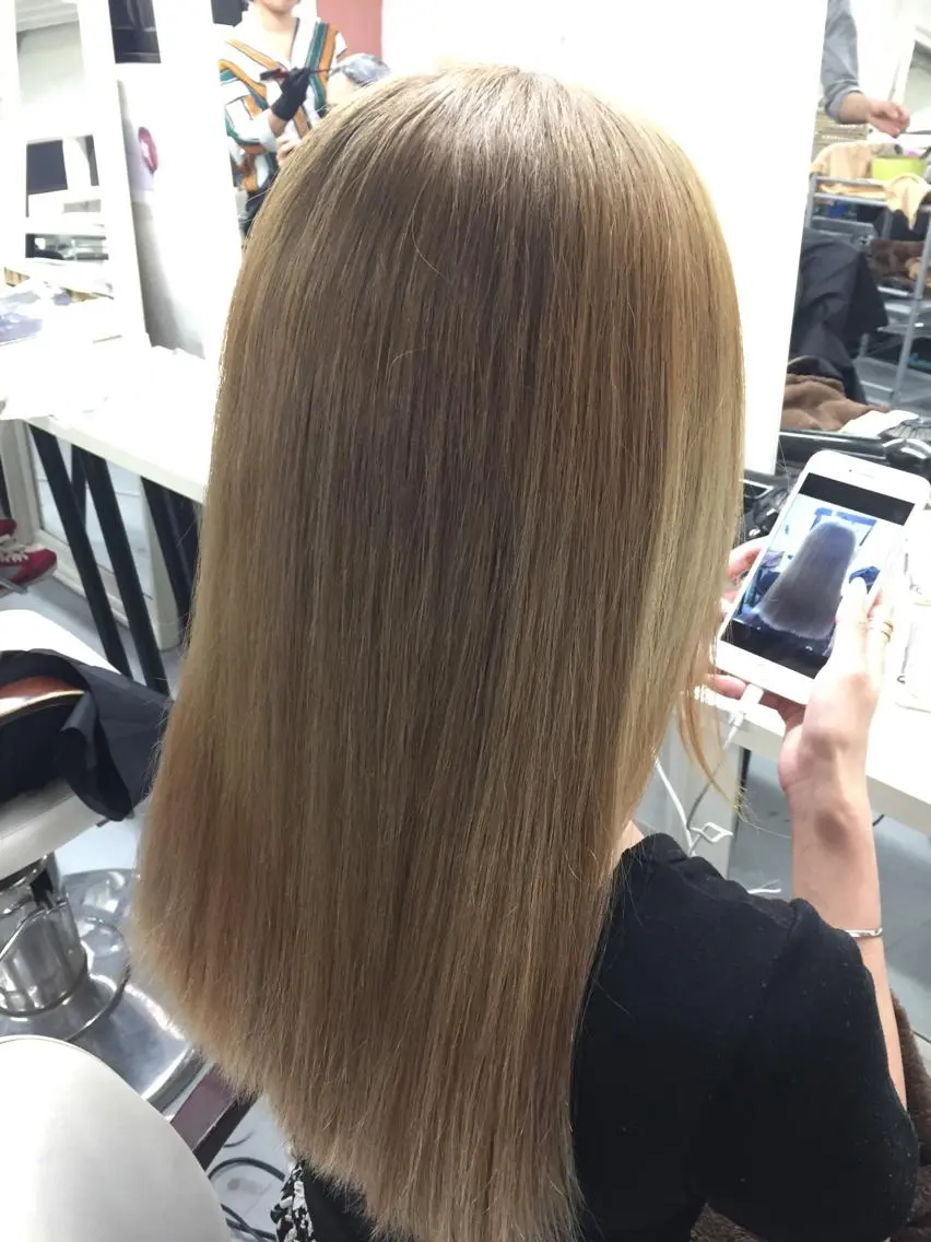 セミロング カラー ヘアアレンジ アッシュ ミルクティーアッシュ 枝毛カット&髪質改善 満足NO.1岡しゃんのヘアスタイル