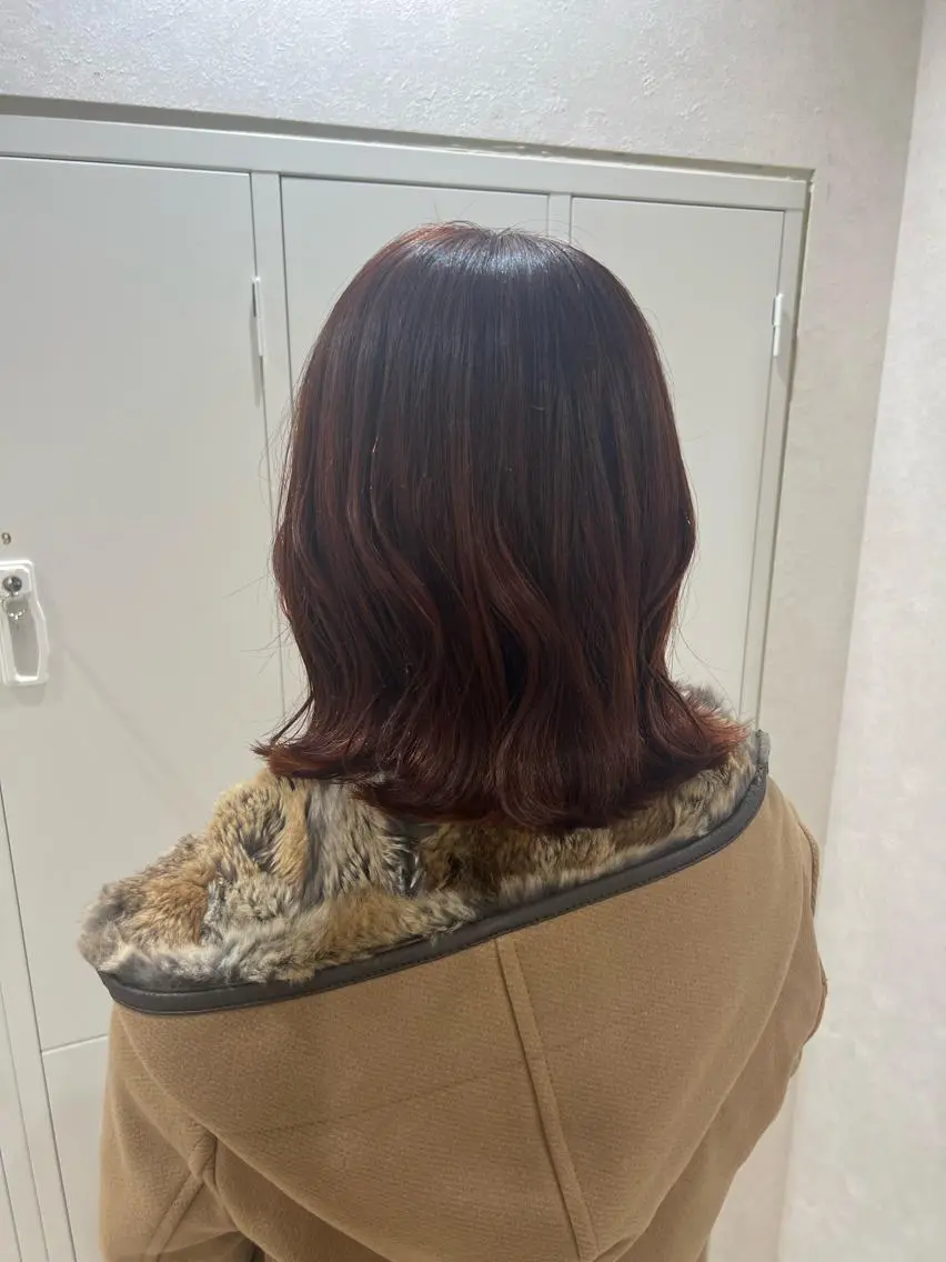 ミディアム カット ヘアカラー トリートメント ヘッドスパ mina .のヘアスタイル