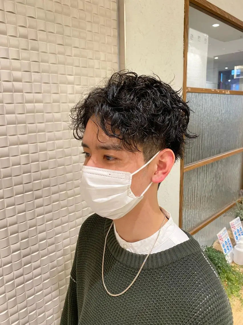ショート パーマ ヘアアレンジ メンズ キッズ マツエク・マツパ センターパート マッシュウルフ マッシュ メンズパーマ 学生(メンズ向け) カット パーマ トリートメント ヘアセット 新宿メンズパーマ ヨモギダのヘアスタイル