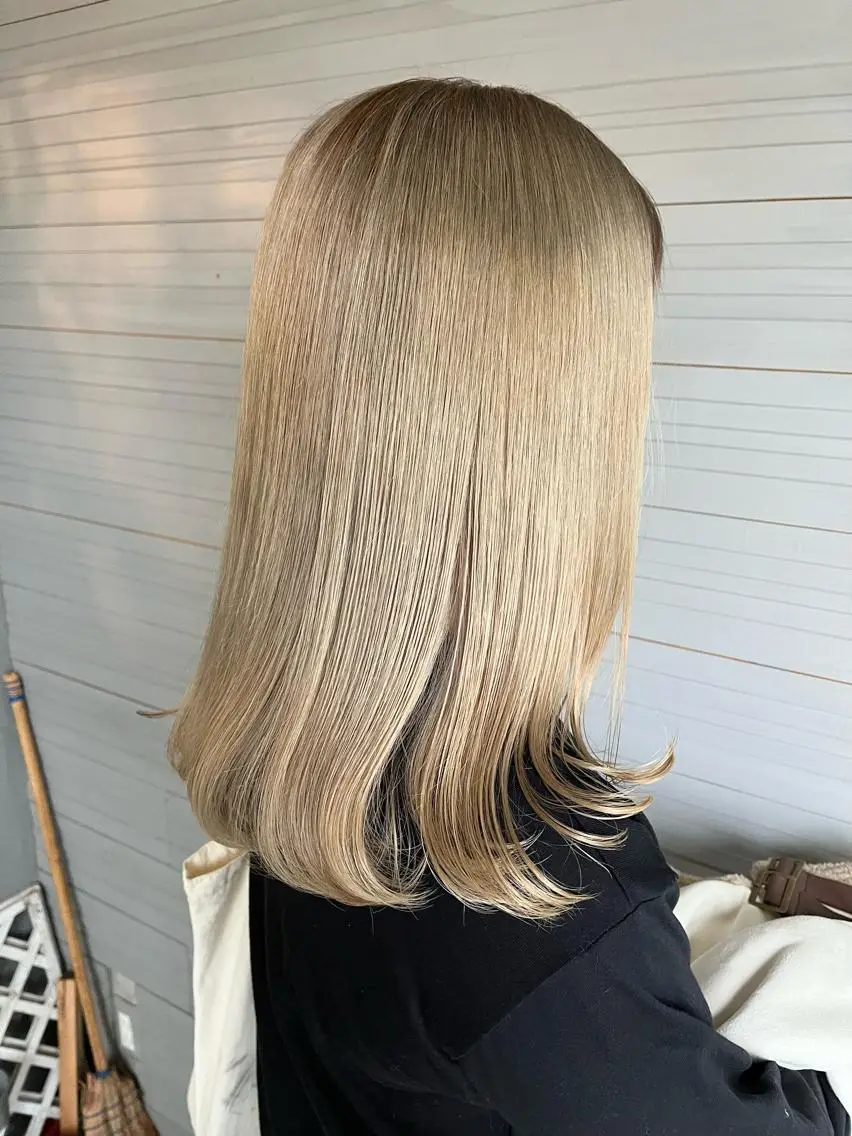 セミロング カラー 玉木 愛美のヘアスタイル