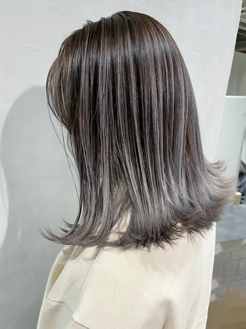 ミディアム カラー パーマ ヘアアレンジ シルバー ホワイトシルバー ITbyALBUM 浦和店のヘアスタイル