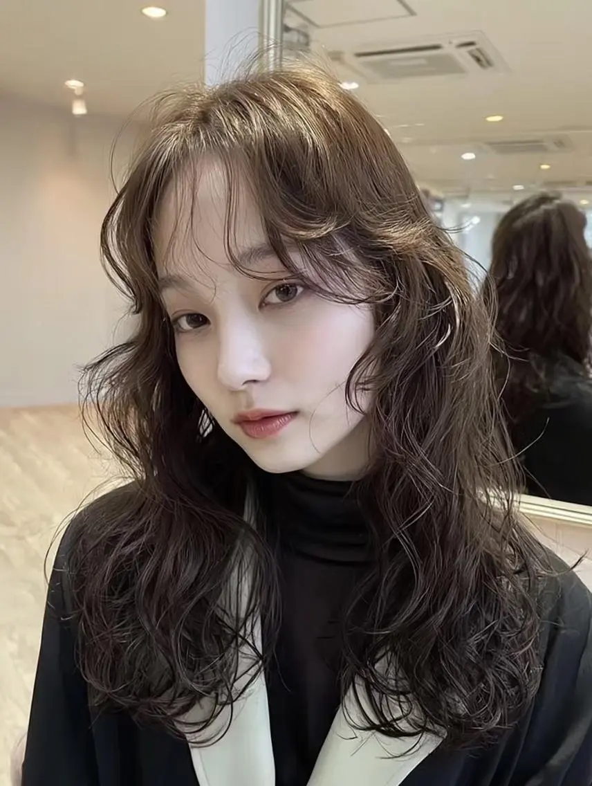 セミロング パーマ セミロングパーマ 伸ばしかけ レイヤーカット 小顔カット 外ハネヘア カット ヘアカラー トリートメント レイヤーカット✨ 福井雄登のヘアスタイル