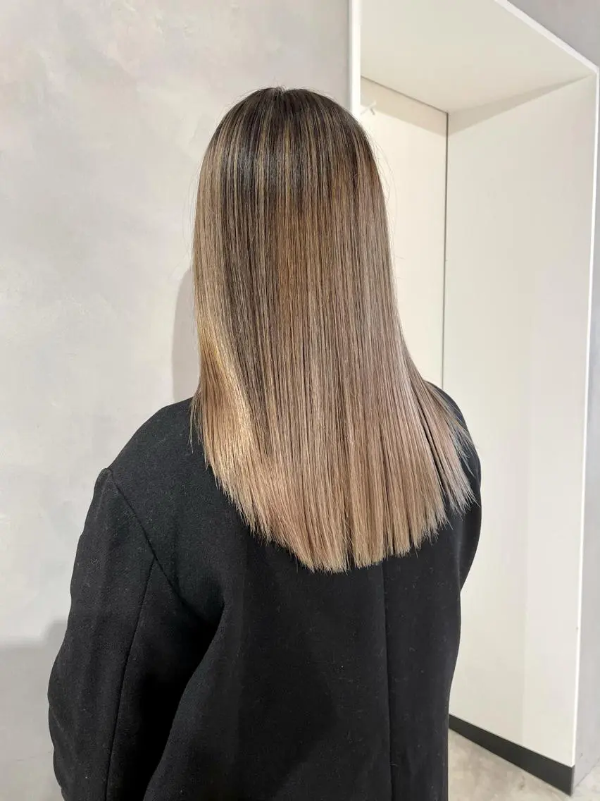 セミロング カラー ブリーチ&髪質改善 TAIGAのヘアスタイル