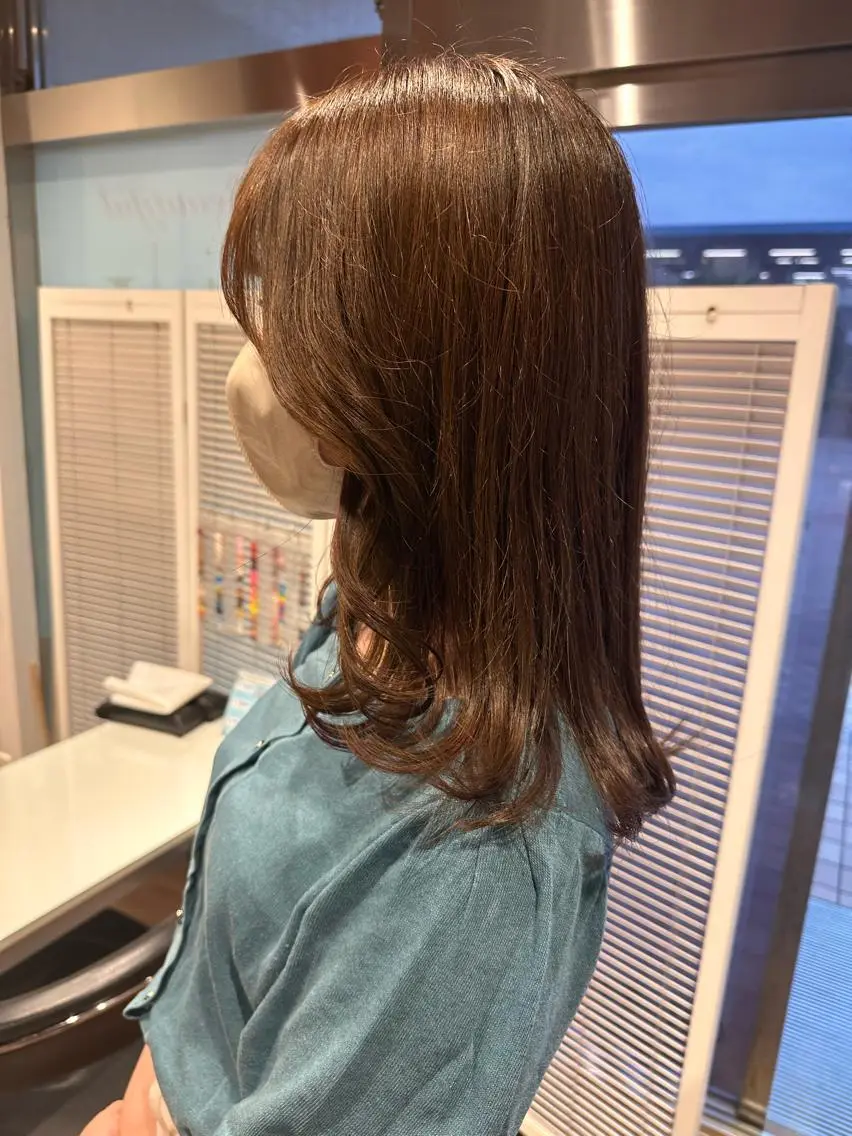 セミロング カラー イルミナカラー インナーカラー 松浦 麻衣のヘアスタイル