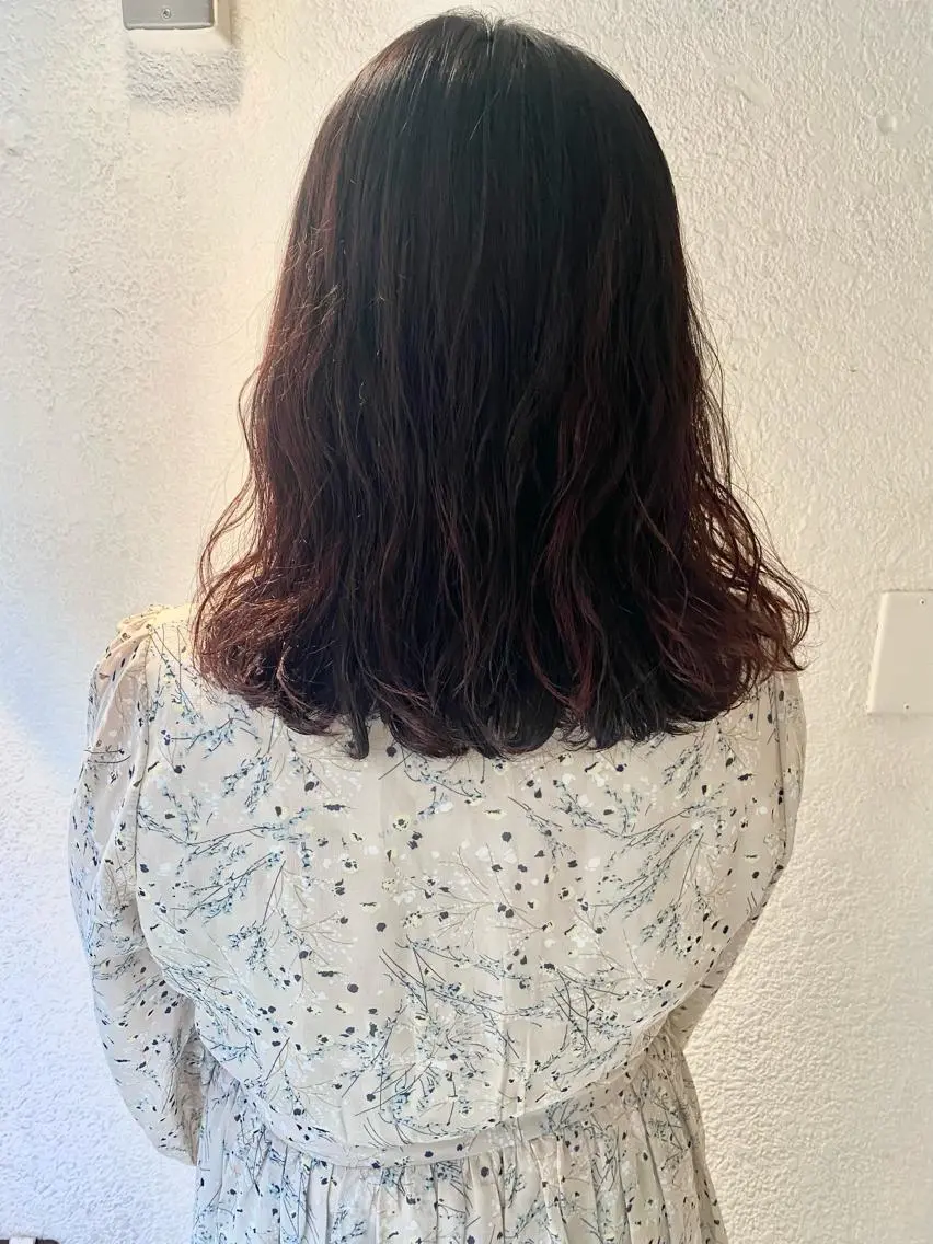 ミディアム パーマ ミディアムパーマ COLO✨️ 白川綺香のヘアスタイル
