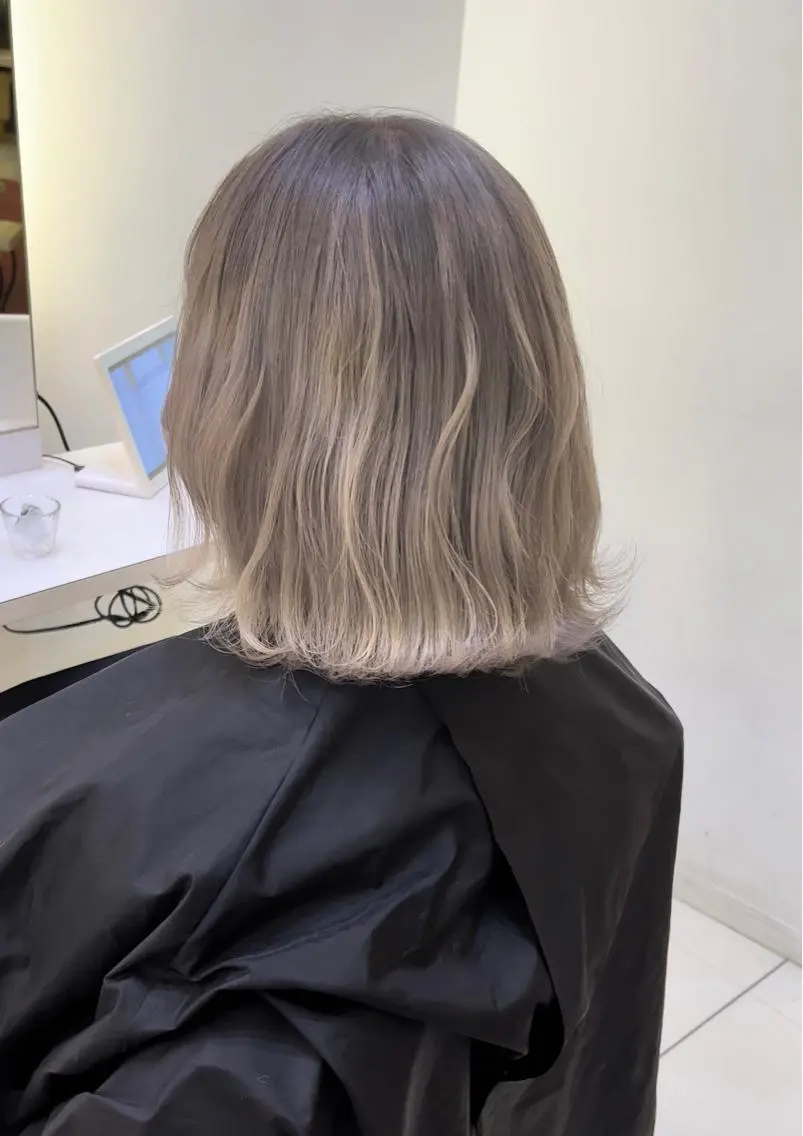 カラー ブリーチ ヘアカラー mickey Yuinaのヘアスタイル