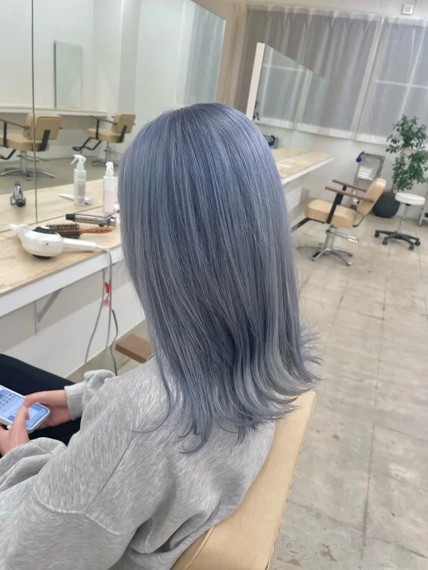 セミロング カラー ブリーチ ブルーカラー ✅ケアブリーチ✅ トヨオカ ノブヒデのヘアスタイル