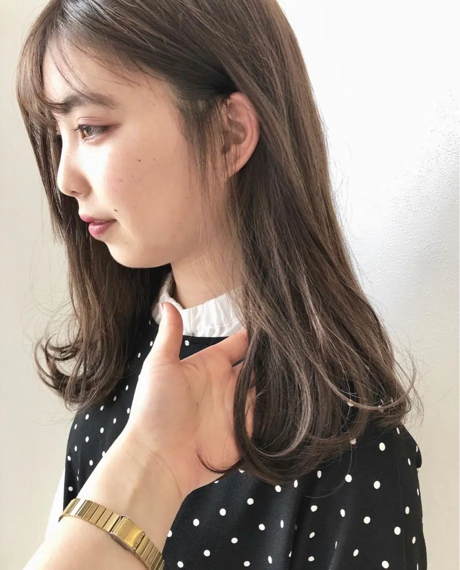 セミロング カラー ブリーチ ブラウンカラー ブリーチなしカラー カット ヘアカラー トリートメント 岩田 萌那のヘアスタイル