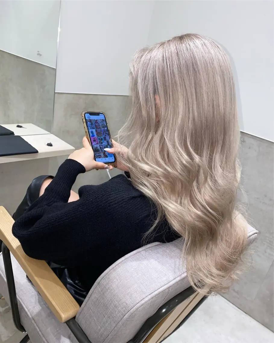 セミロング カラー ブリーチ 透明感HIDEのヘアスタイル