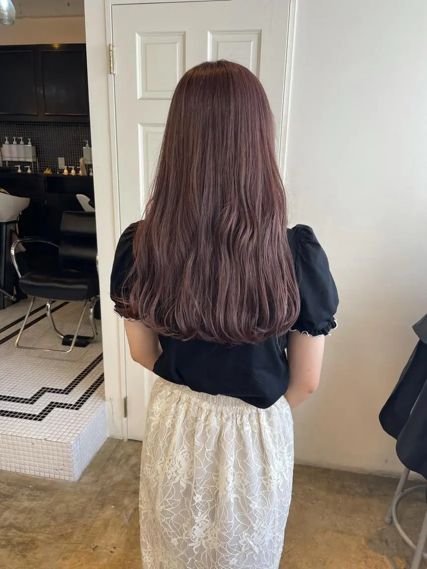 ロング カラー ベージュカラー ブリーチ ラベンダーカラー ラベンダーベージュ ヘアカラー トリートメント MIOベージュカラー 柔らかいカラーのヘアスタイル