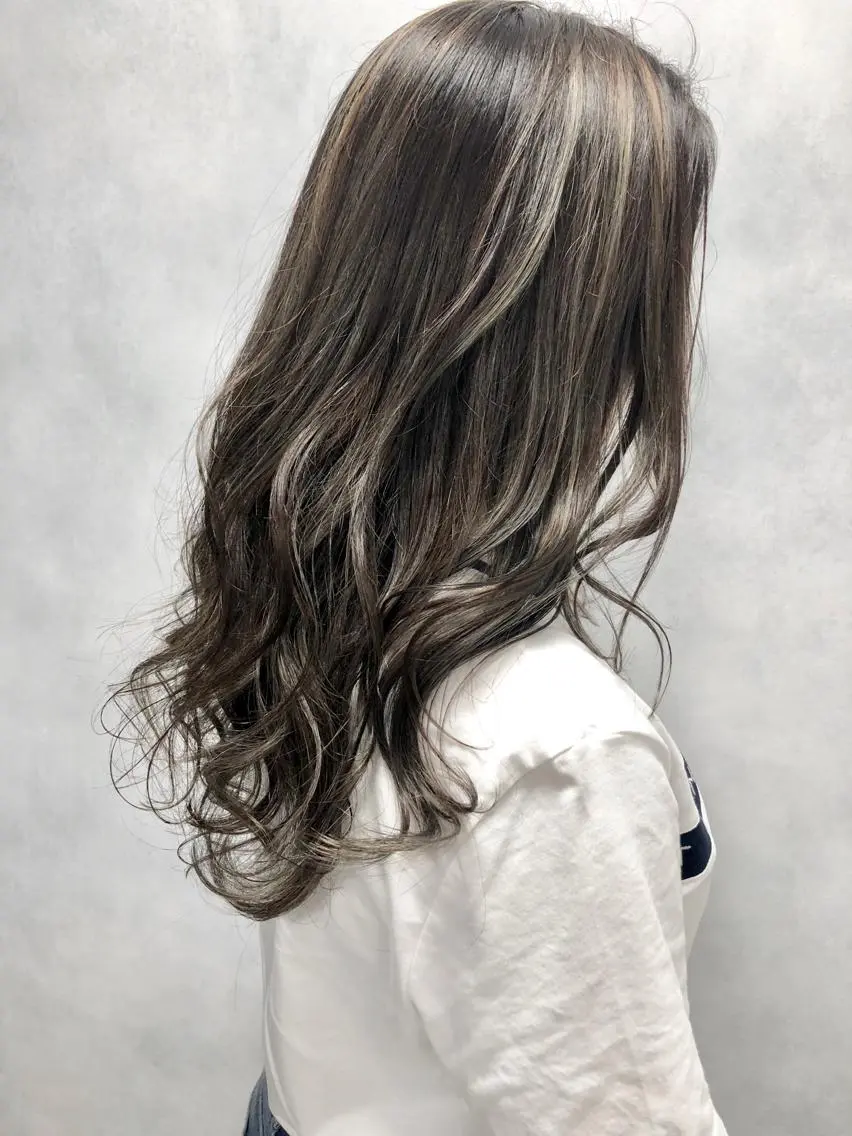 セミロング 外国人風カラー ハイライト ヘアカラー トリートメント 小澤大輔 YOLO hairのヘアスタイル