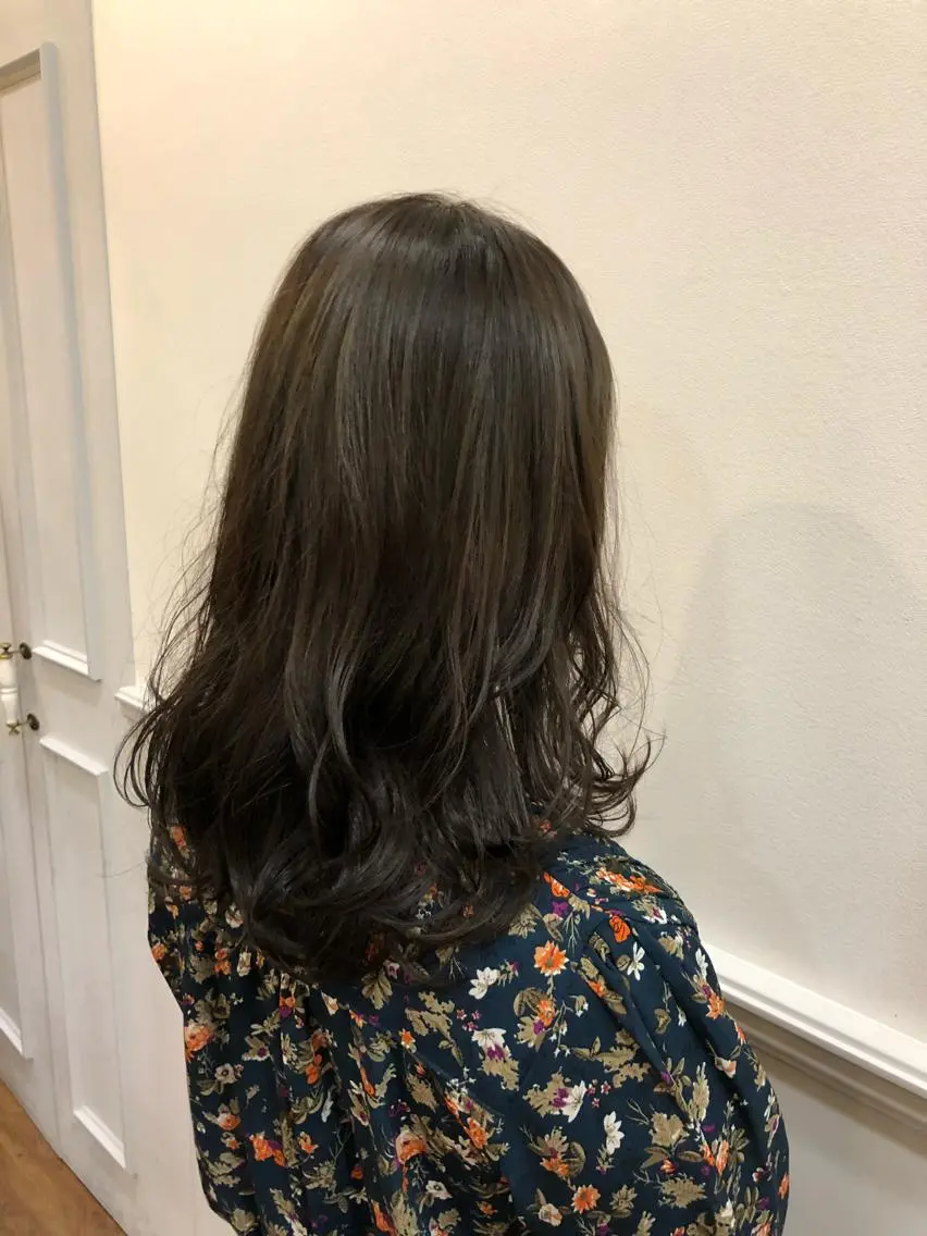 セミロング カラー オリーブカラー ひろせ かなのヘアスタイル