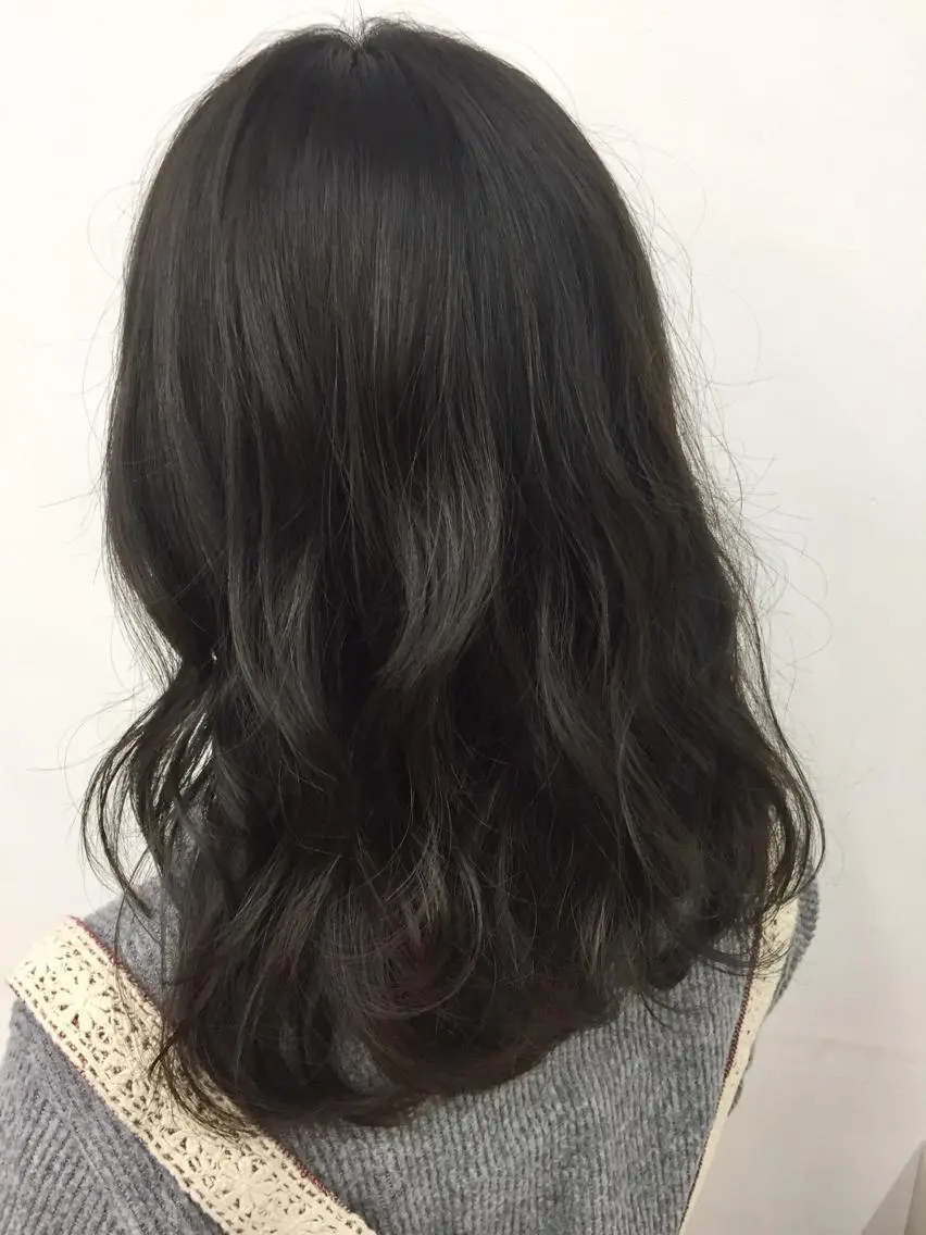 セミロング カラー 透明感カラー グレージュ ハイライトカラー ハイライト 岩崎 裕司のヘアスタイル