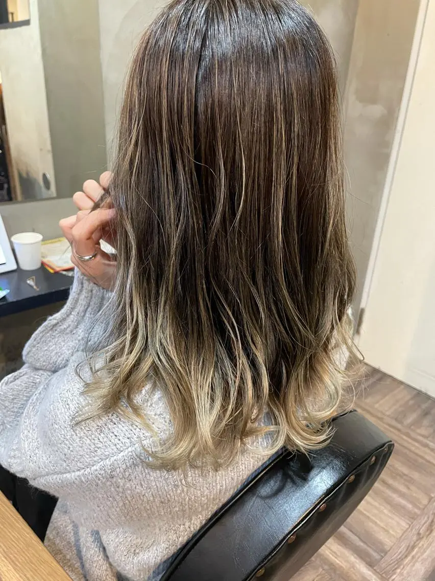 セミロング カラー バレイヤージュ レイヤーカット カット ヘアカラー トリートメント La fith 店長 城谷颯人のヘアスタイル