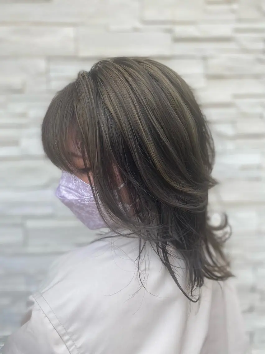 ミディアム ハイライト ヘアカラー 😺ヒアリング 重視😺小川のヘアスタイル