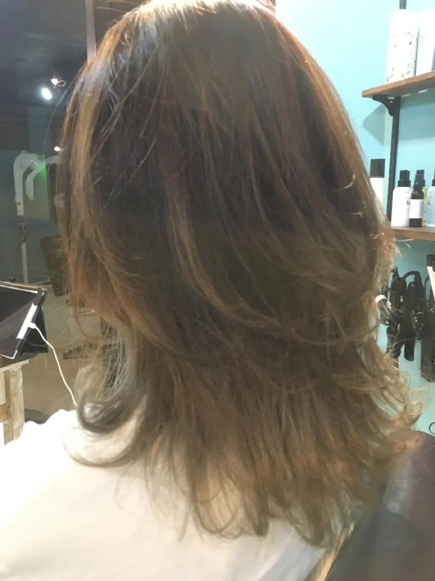 ミディアム ウルフカット ヘアカラー トリートメント 末石 智のヘアスタイル