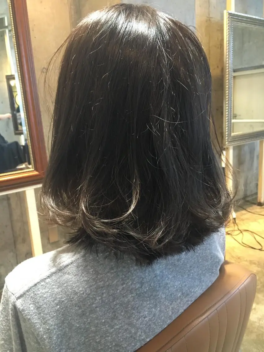 ミディアム カラー グレージュ 北條 優輝のヘアスタイル