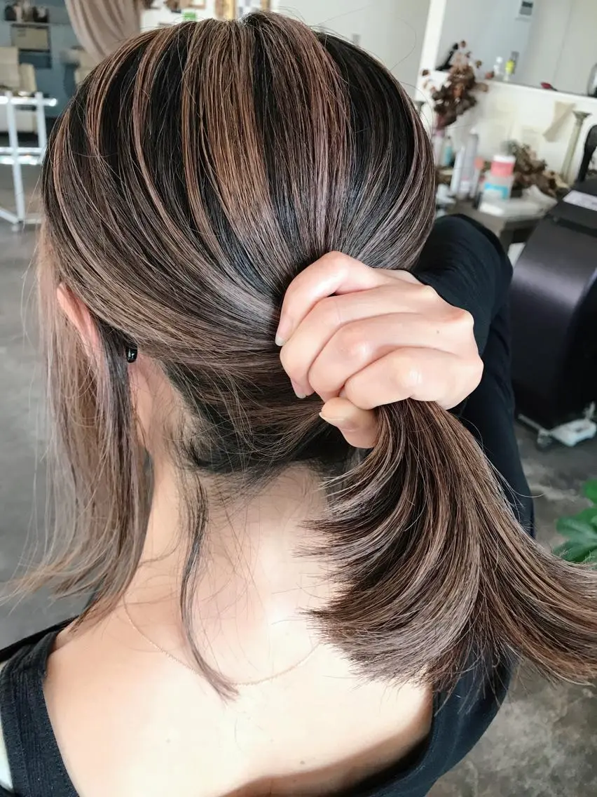 セミロング カラー パーマ ヘアアレンジ お団子ヘア 切りっぱなしボブ バレイヤージュ デザインカラー グラデーションカラー Mariana/ 鶴原-ハイライトのヘアスタイル