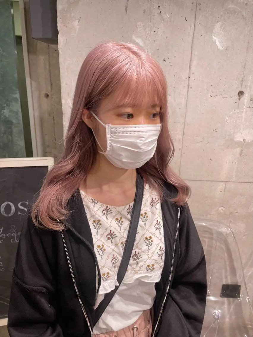 セミロング カラー パーマ ヘアアレンジ メンズ キッズ ネイル マツエク・マツパ アイブロウ 透明感カラー・レイヤ ー🎀amika🎀のヘアスタイル