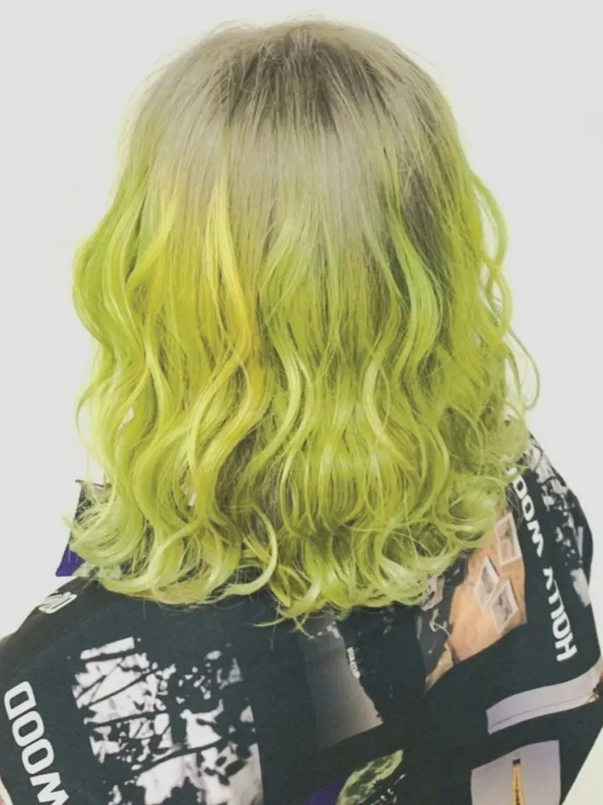 セミロング カラー ヘアアレンジ グラデーションカラー 成瀬 弘光のヘアスタイル