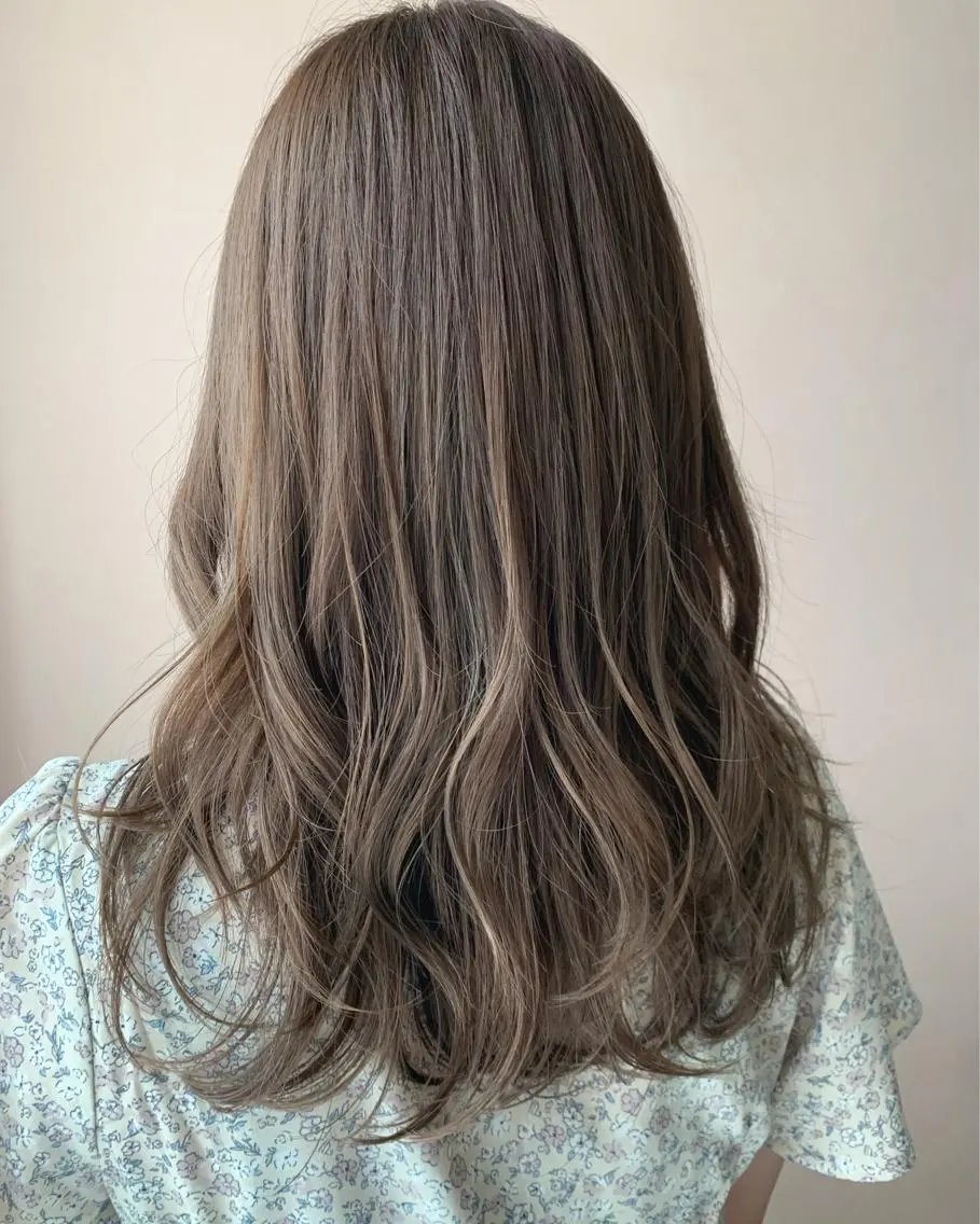 ロング カラー ベージュカラー シルバー シルバーベージュ hubhair レイヤー/透明感のヘアスタイル