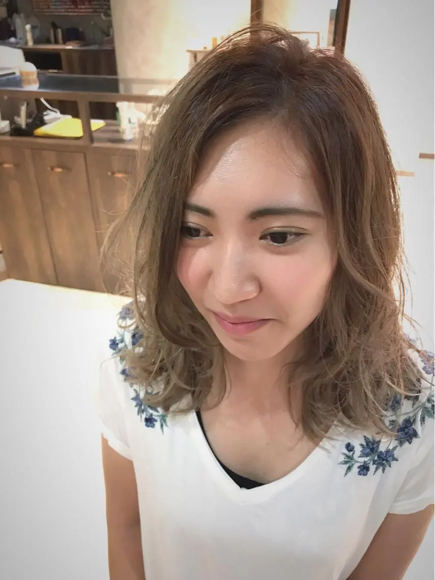 セミロング カラー ベージュカラー グラデーションカラー ハイライトカラー ハイライト 松村 崇弘のヘアスタイル