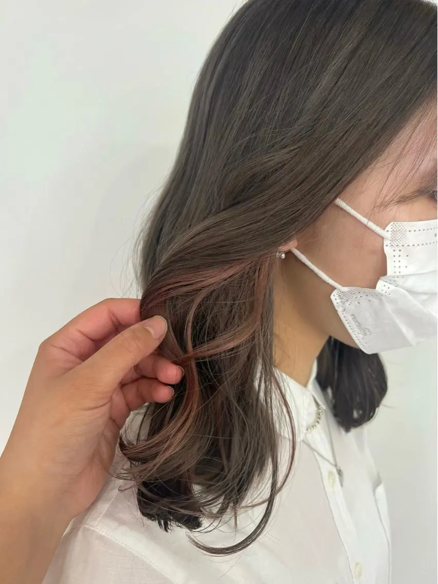 ロング カラー 透明感カラー イヤリングカラー グレージュ ピンクカラー シアーグレージュ 🤍中野 レオ🤍のヘアスタイル