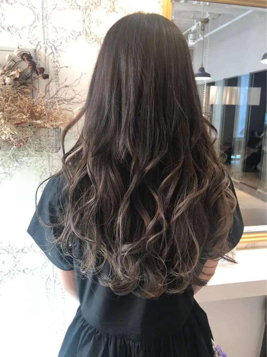 ロング アッシュ アッシュグレー 小濱 ありすのヘアスタイル