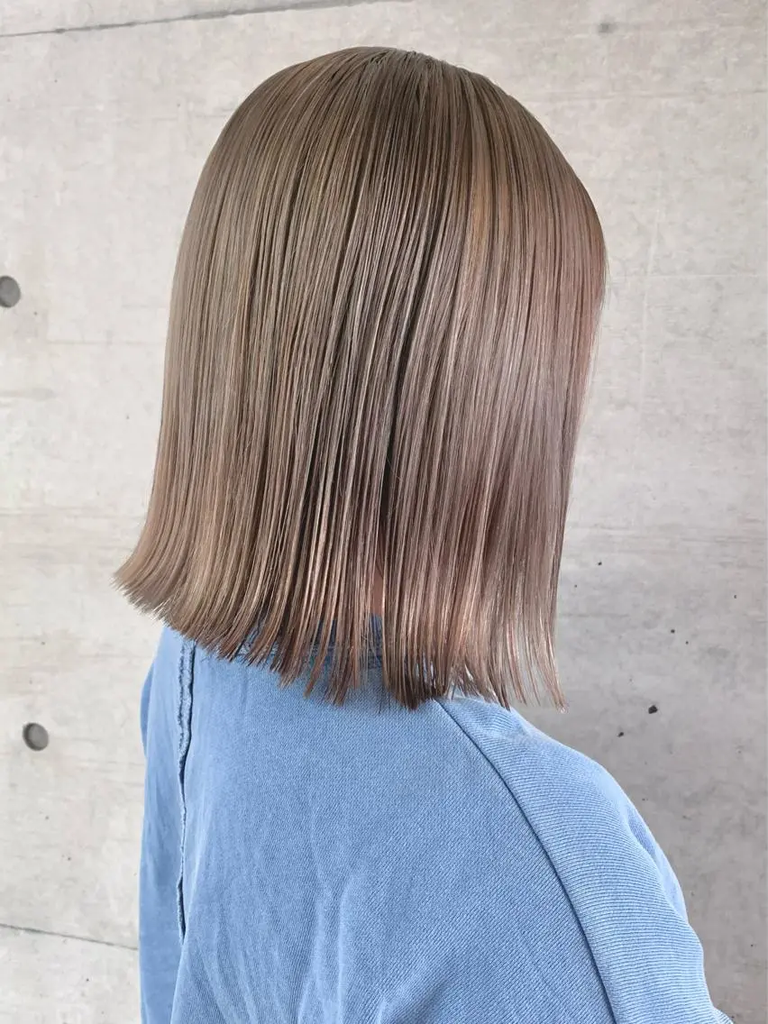 ミディアム カラー 切りっぱなしボブ ブリーチ ハイトーンカラー ボブ 西岡 優太のヘアスタイル