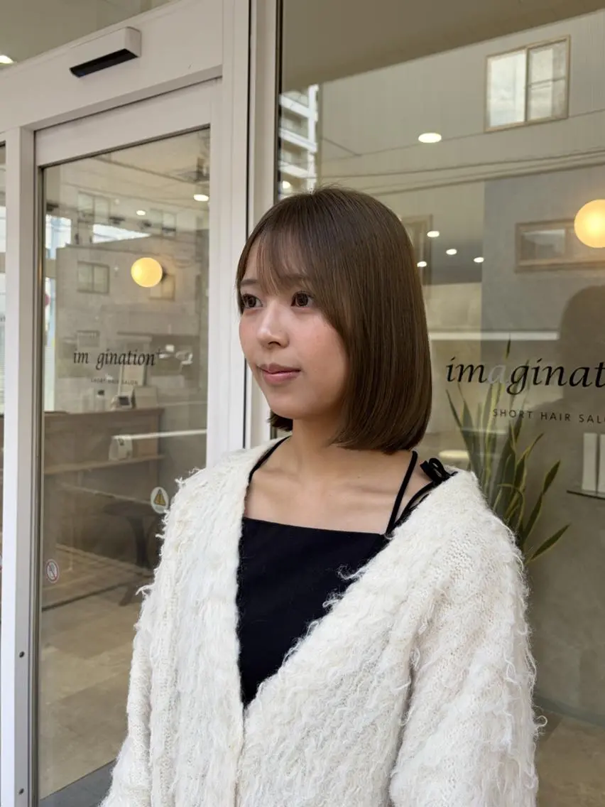 セミロング アッシュ 韓国ヘアケアブリーチ 莉奈のヘアスタイル