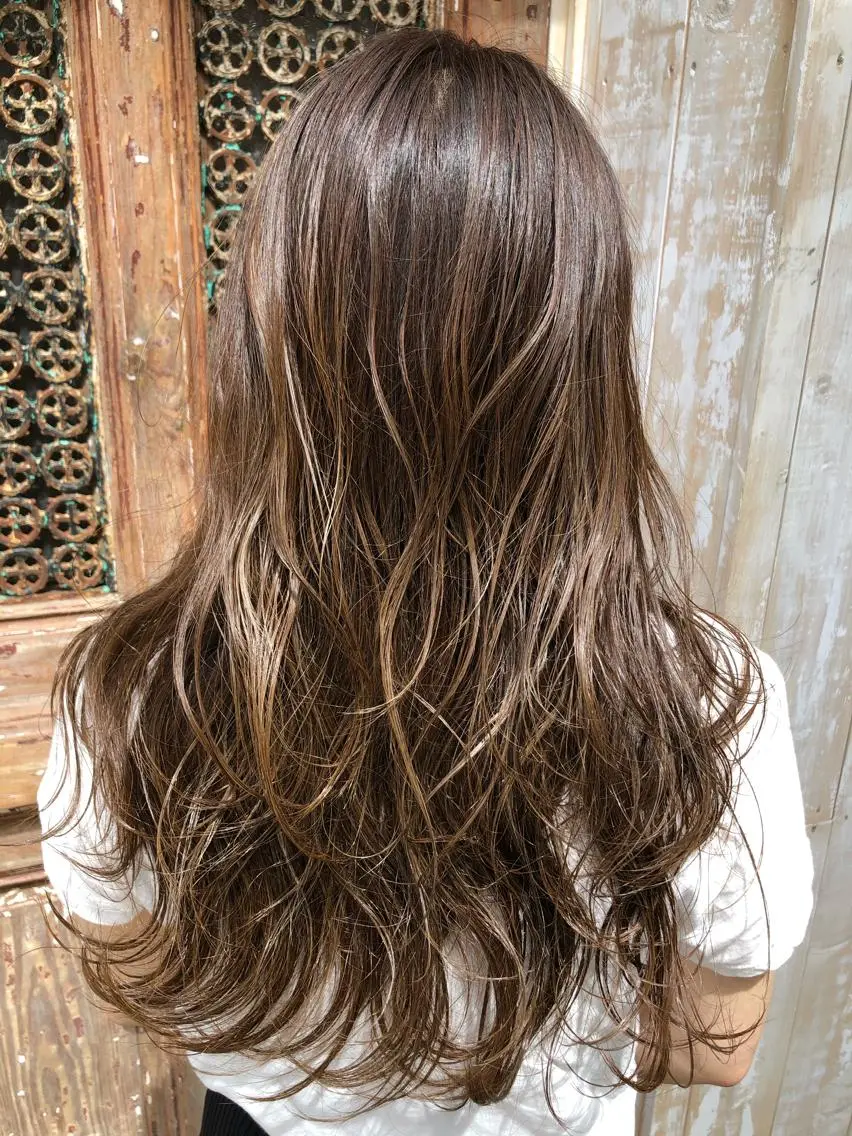 ロング カラー ベージュカラー 透明感カラー ハイライトカラー オレンジ ハイライト 舘野 太嘉宏のヘアスタイル