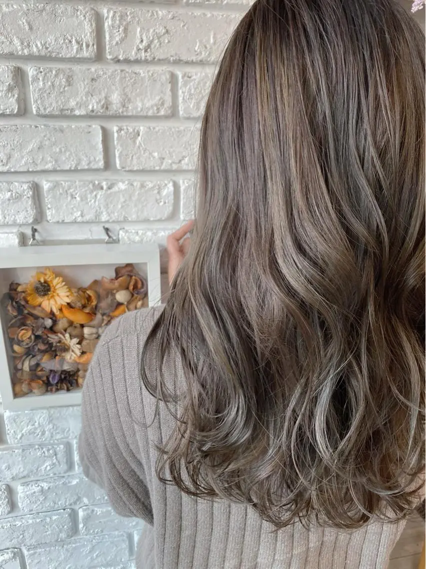 ロング カラー 透明感カラー グレージュ ハイライトカラー ハイライト カット ヘアカラー トリートメント 日比 貴大/ minim hairのヘアスタイル
