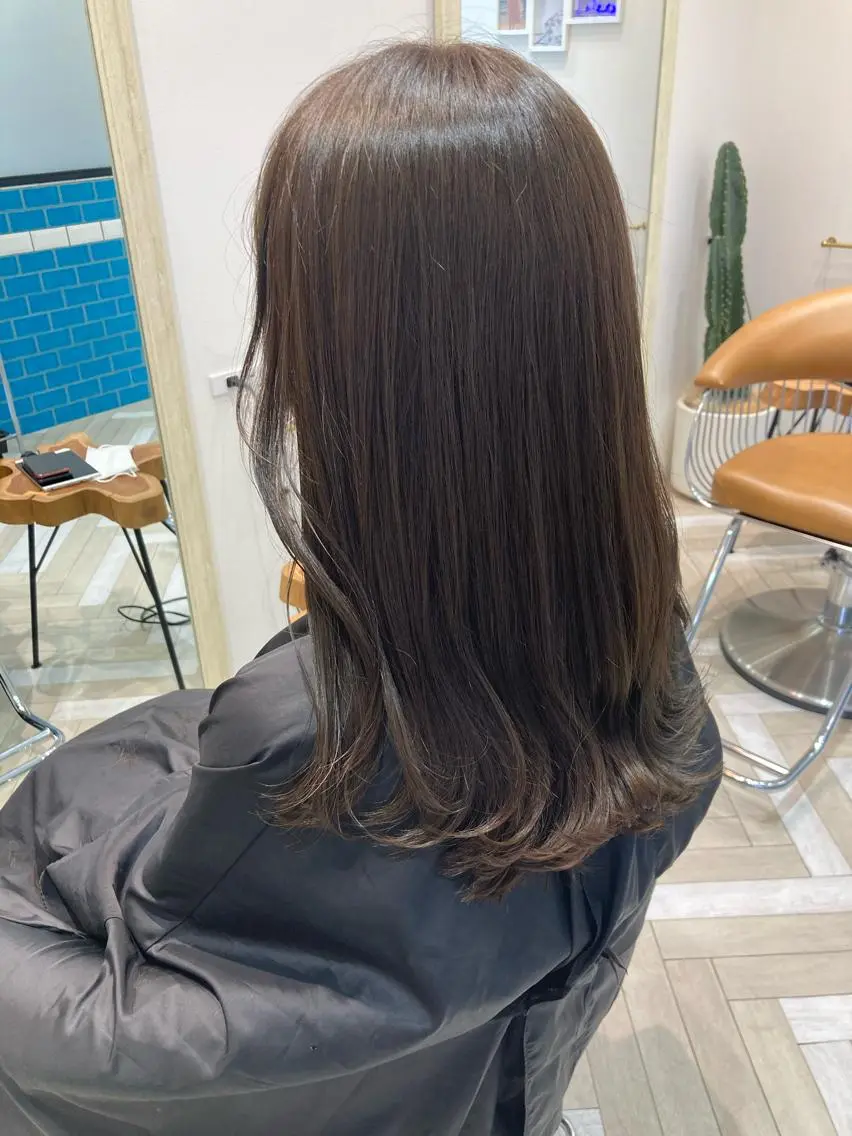 ロング カラー ベージュカラー ブリーチ 透明感カラー ブリーチなしカラー オリーブベージュ レイヤー/ミディアム /ボブ/新宿のヘアスタイル