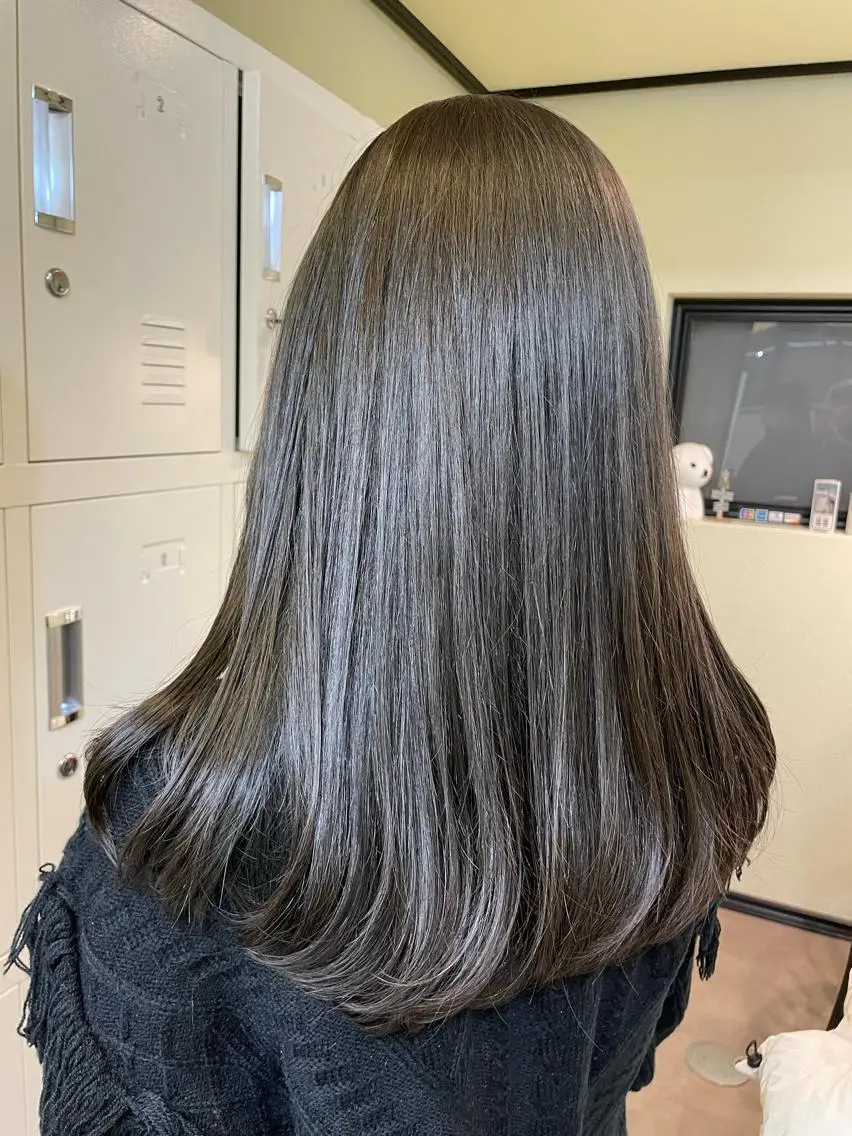セミロング ヘアカラー トリートメント 透明感オリーブ🫒/ ブリーチなしWカラーのヘアスタイル
