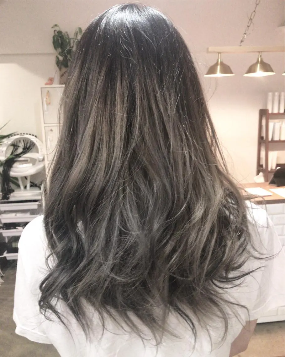 セミロング カラー デザインカラー レイヤーカット匠 イソザキノリユキのヘアスタイル