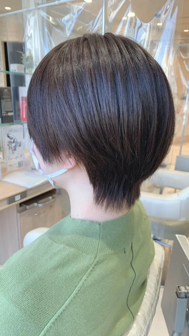 ショート カット 鈴木 華枝のヘアスタイル
