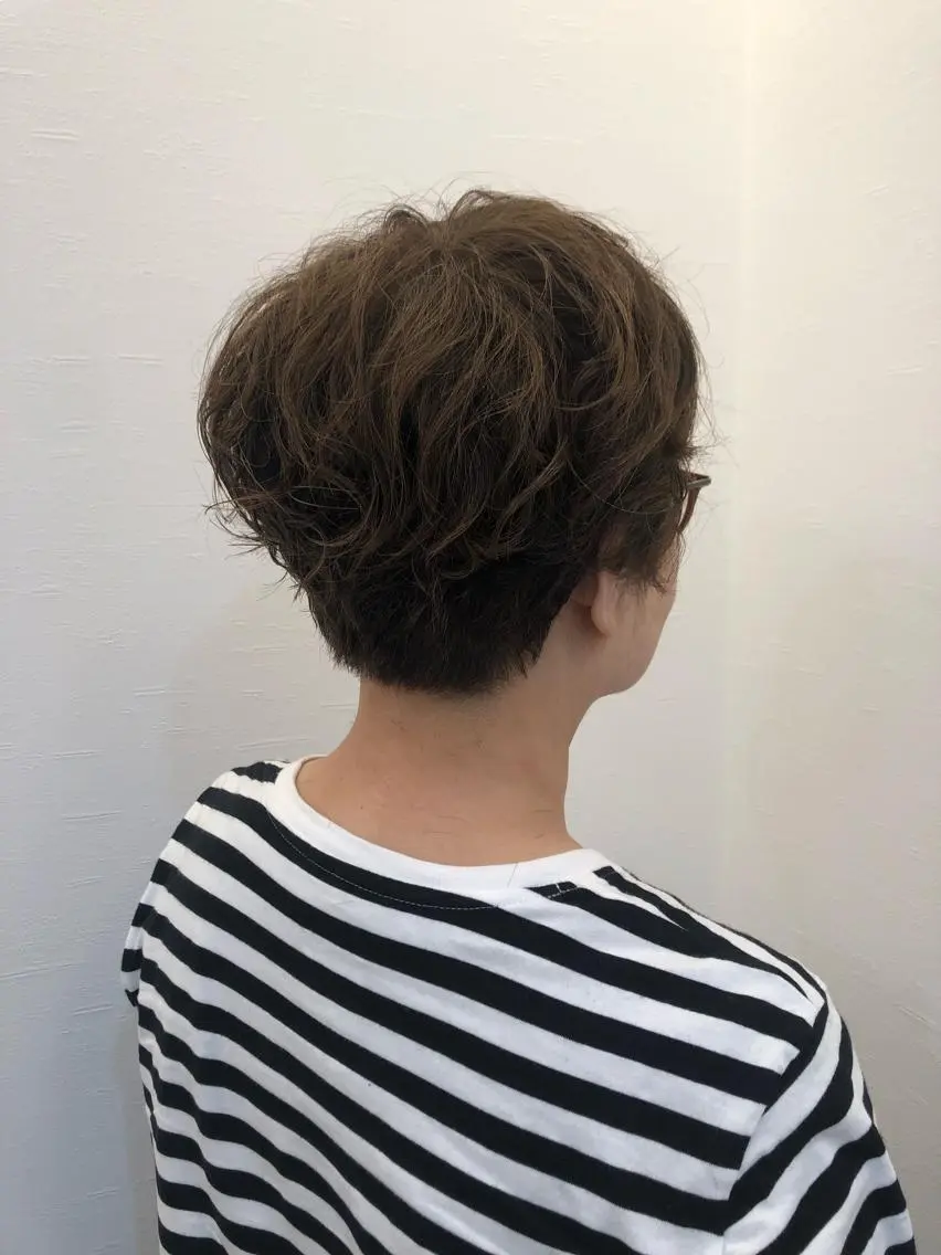 パーマ ツノガイ エリのヘアスタイル