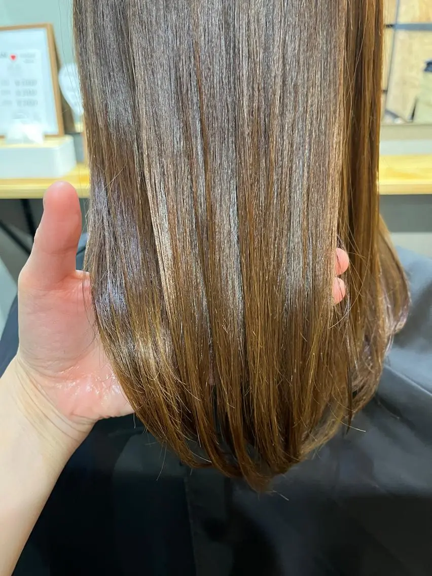 セミロング カラー パーマ ヘアアレンジ メンズ キッズ ネイル マツエク・マツパ アイブロウ メンズハイライト メンズパーマ セミロングパーマ ブラウンカラー ケアカラー 久木原 ゆりのヘアスタイル