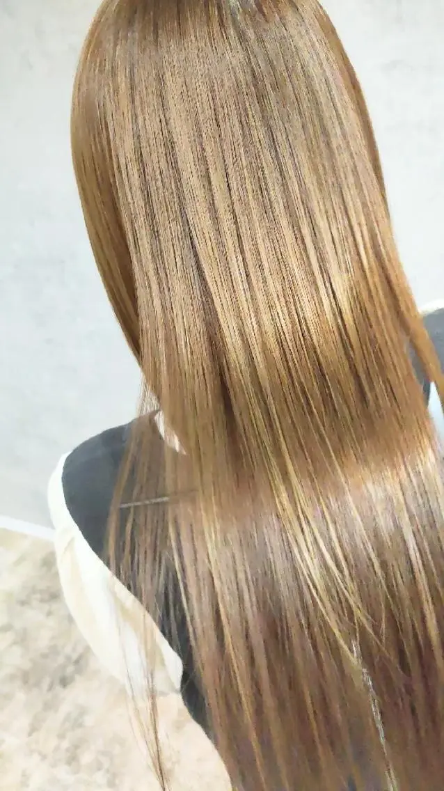 ロング Overture MIWAKOのヘアスタイル