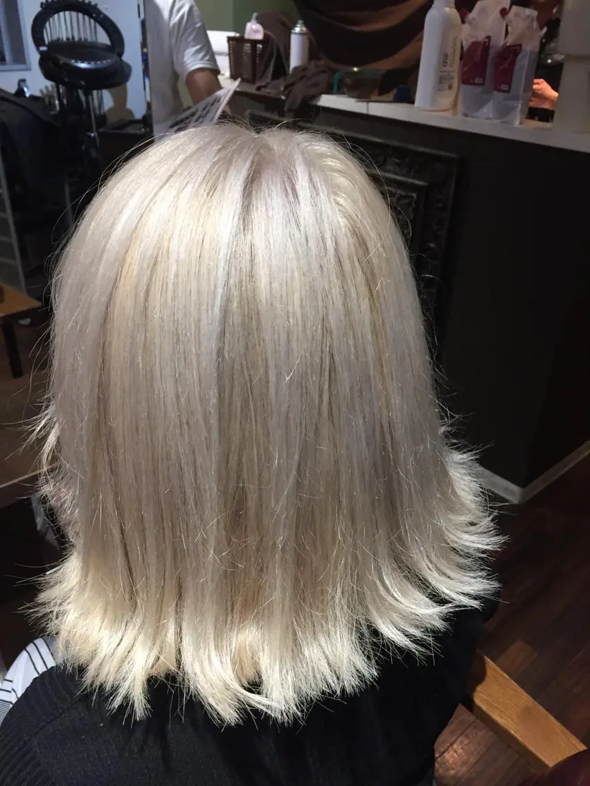 ミディアム カラー ヘアカラー トリートメント LUXBE LUCEのヘアスタイル