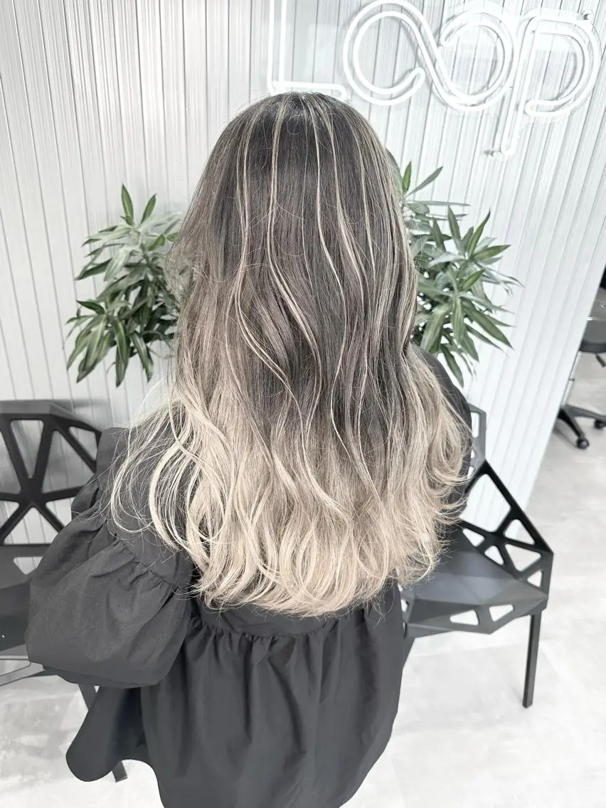 セミロング カラー LOOP hairのヘアスタイル