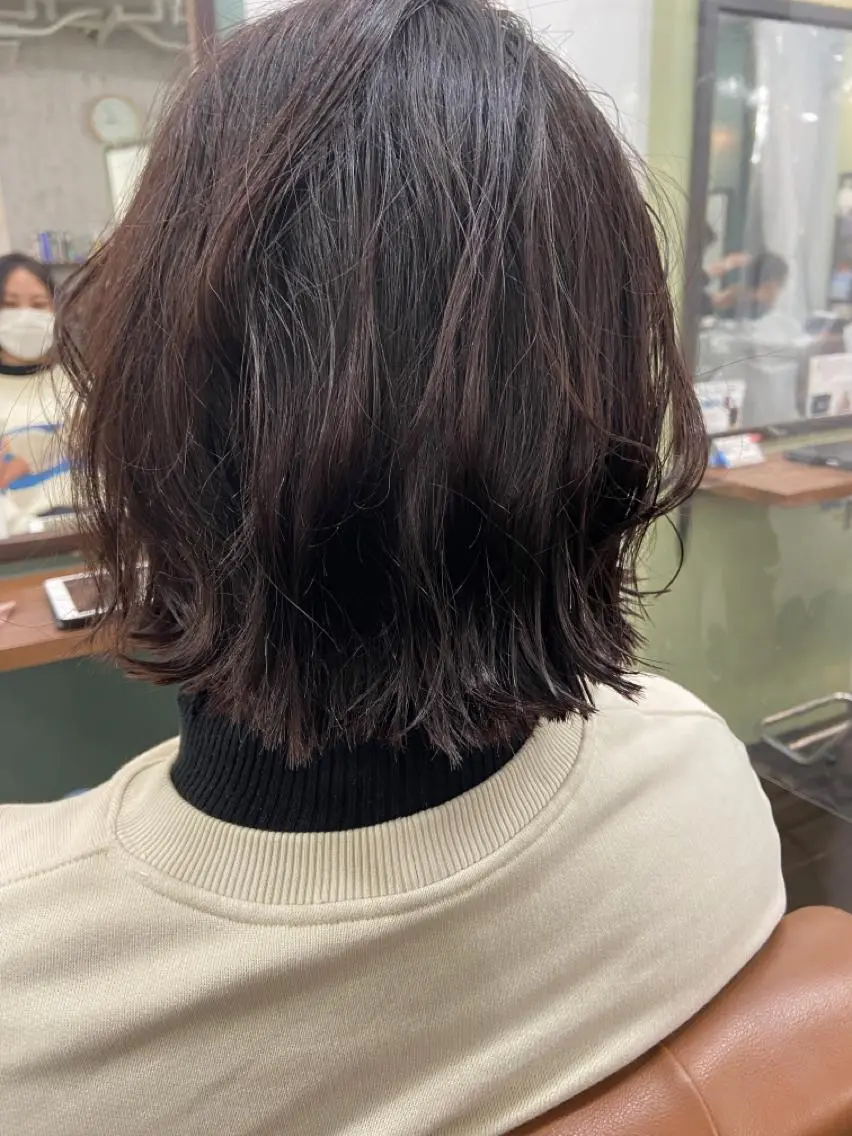 ミディアム カラー ピンクカラー バイオレットカラー くびれヘア 久木原 ゆりのヘアスタイル