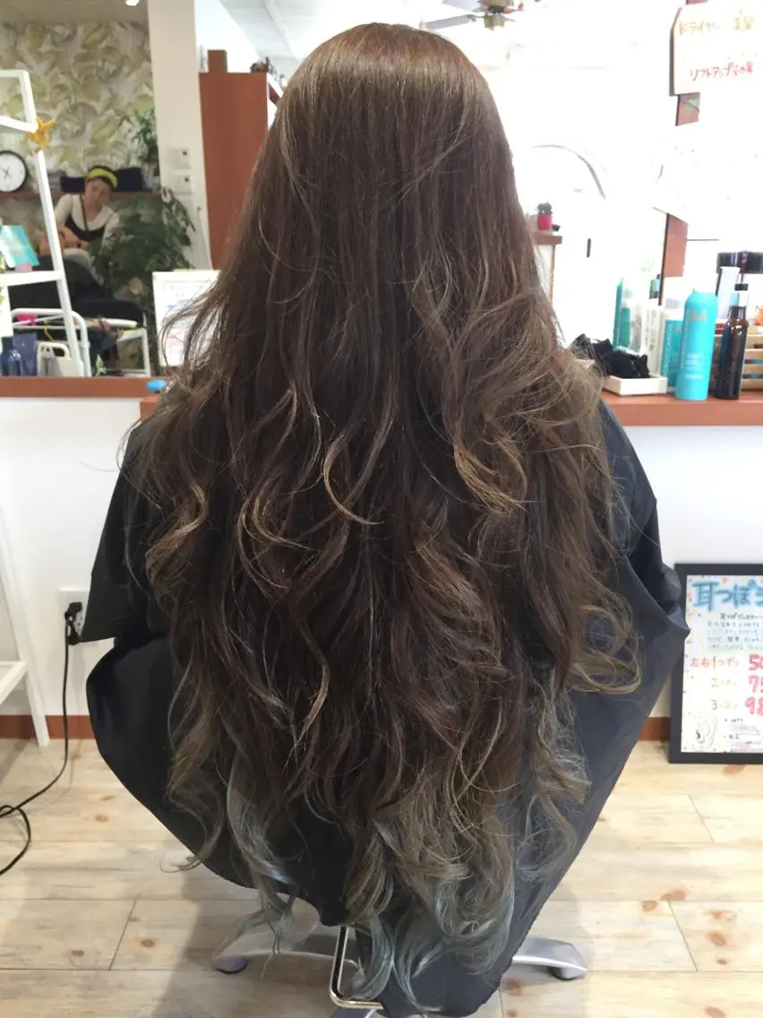 ロング カラー グラデーションカラー メッシュ Licola リコラのヘアスタイル