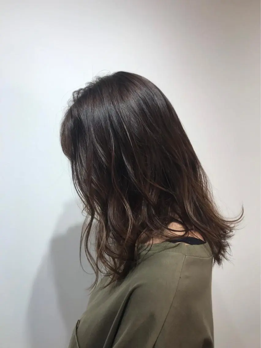 カラー イズミ ナナコのヘアスタイル