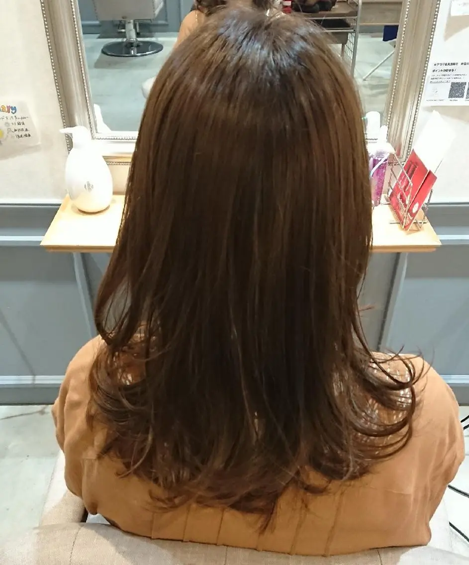 セミロング カラー イルミナカラー 赤松 摩美のヘアスタイル