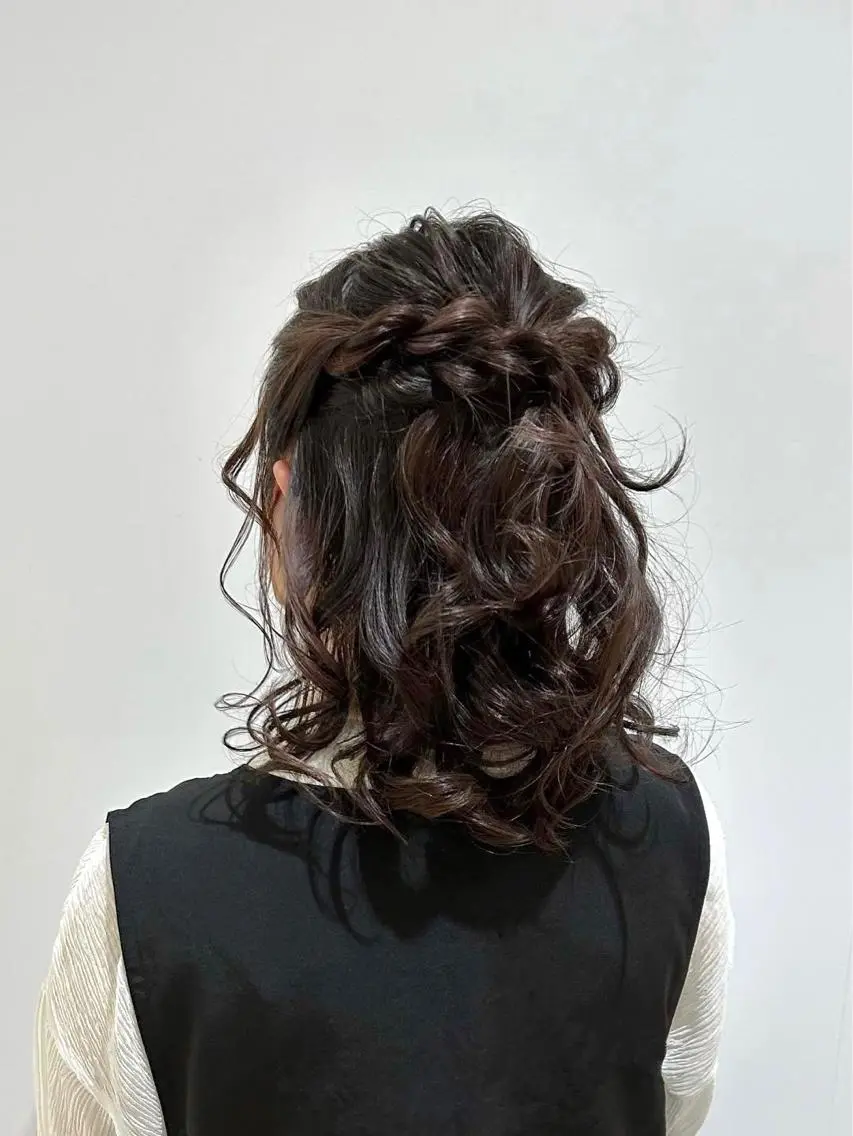 ミディアム ヘアアレンジ ハーフアップ LOVEST Rihoのヘアスタイル