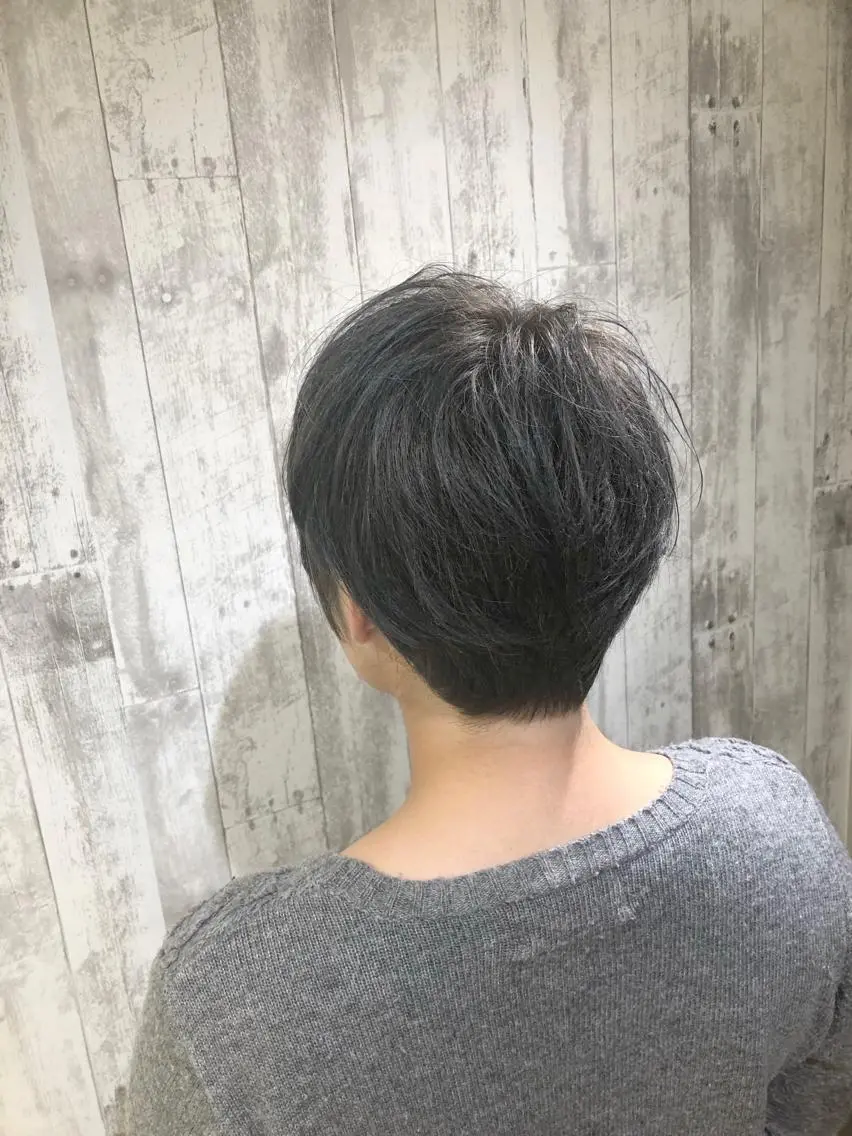 ショート カラー アッシュ アッシュグレー アッシュグレージュ グレージュ ショートヘア カット ヘアセット Agu 清尾 浩昭のヘアスタイル