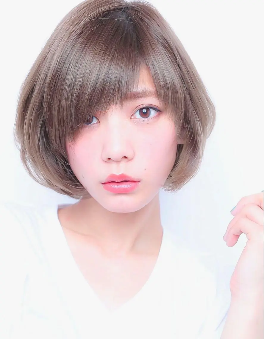 ショート ショートボブ アッシュ ボブ 斜めバング ショートヘア Days 透明感カラーのヘアスタイル