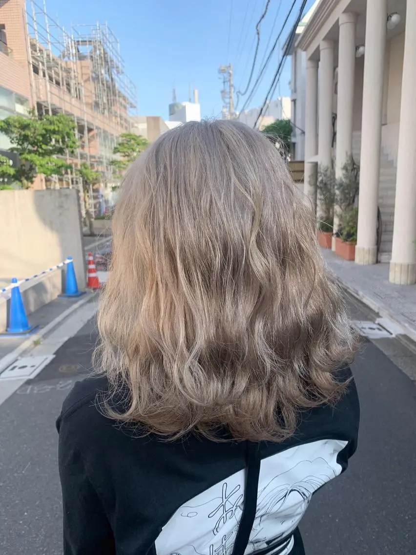 ミディアム カラー ベージュカラー ホワイトベージュ 色落ちまでキレイに! !女性サロンのヘアスタイル