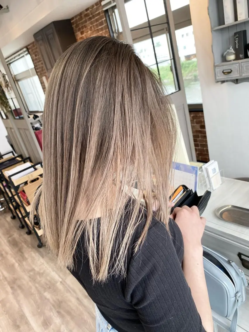 セミロング レイヤーカット ヘアカラー トリートメント 粕川 達哉のヘアスタイル